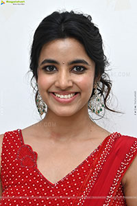 Shivani Nagaram at Little Hearts Movie Interview, HD Gallery
