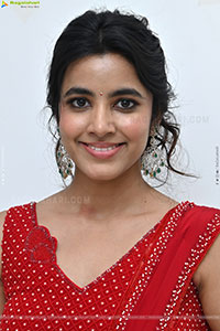 Shivani Nagaram at Little Hearts Movie Interview, HD Gallery