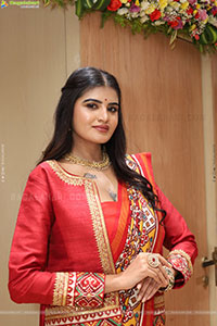Sindhu Manthri in Dazzling Red Designer Saree, HD Gallery
