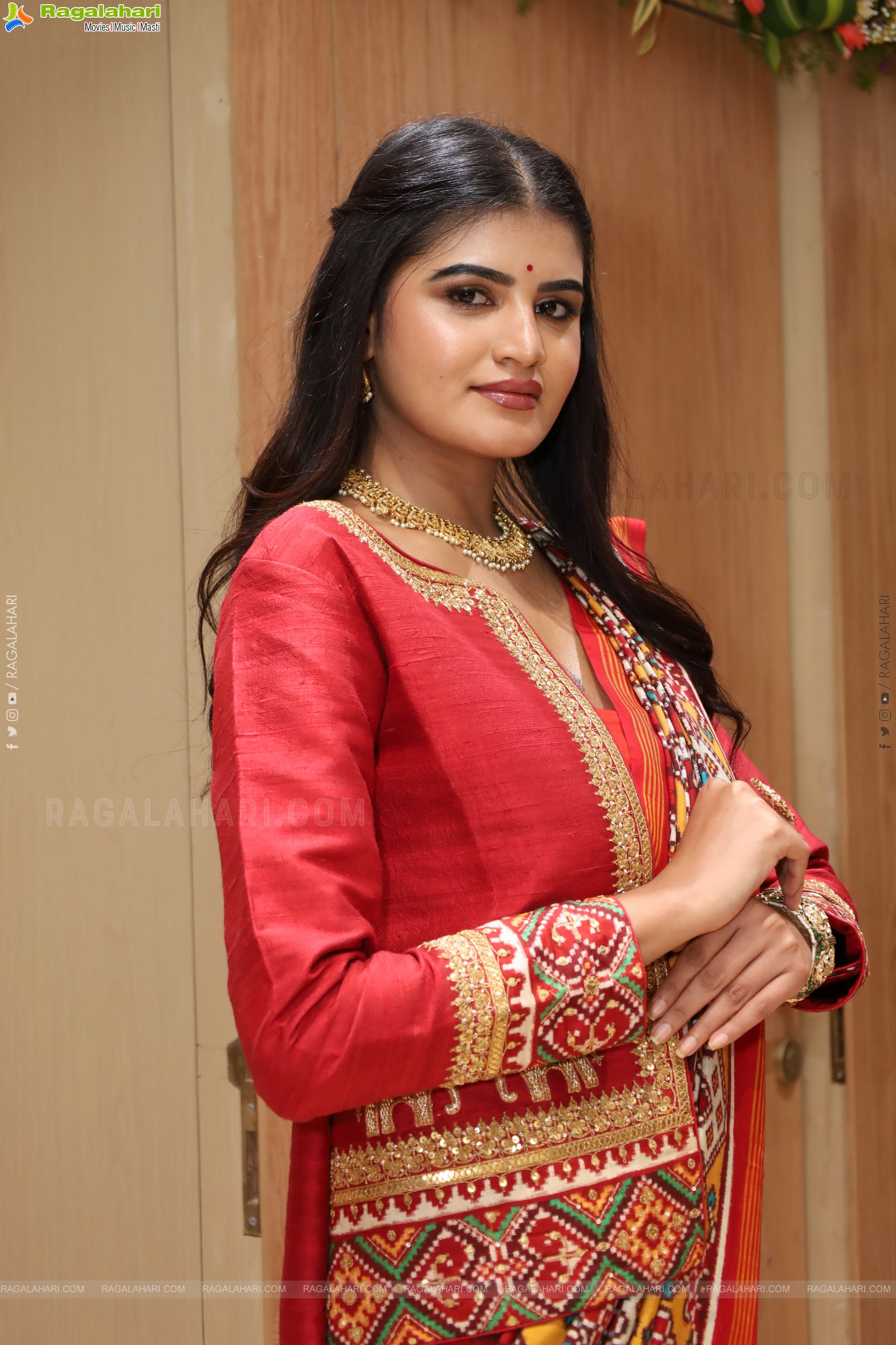 Sindhu Manthri in Dazzling Red Designer Saree, HD Gallery