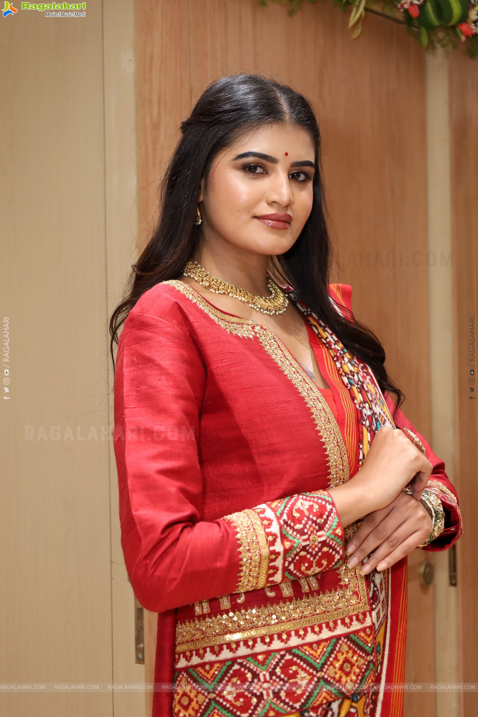Sindhu Manthri in Dazzling Red Designer Saree, HD Gallery