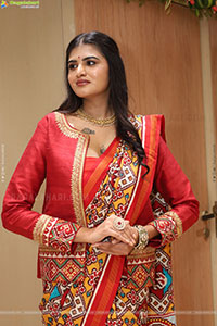 Sindhu Manthri in Dazzling Red Designer Saree, HD Gallery