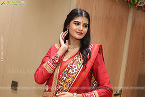 Sindhu Manthri in Dazzling Red Designer Saree, HD Gallery