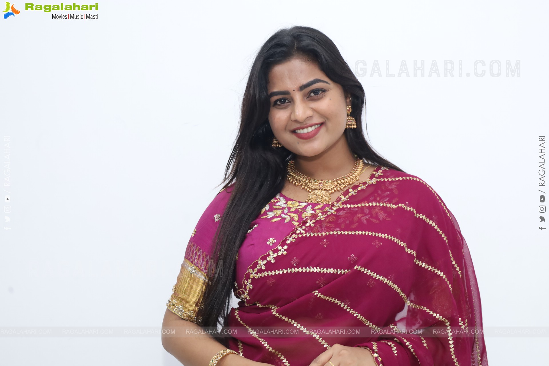 Siri Papa stills in Traditional Saree, HD Gallery