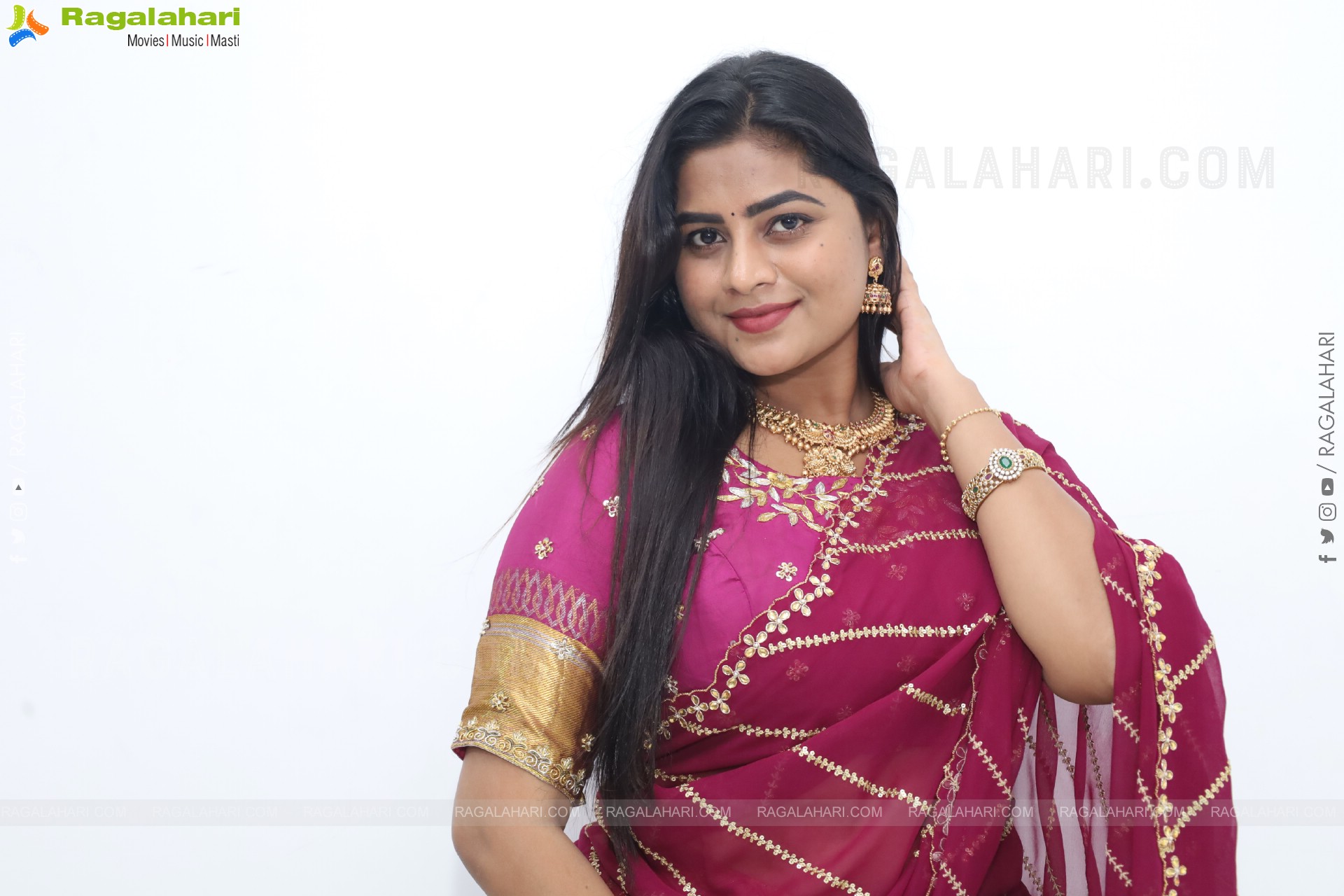 Siri Papa stills in Traditional Saree, HD Gallery