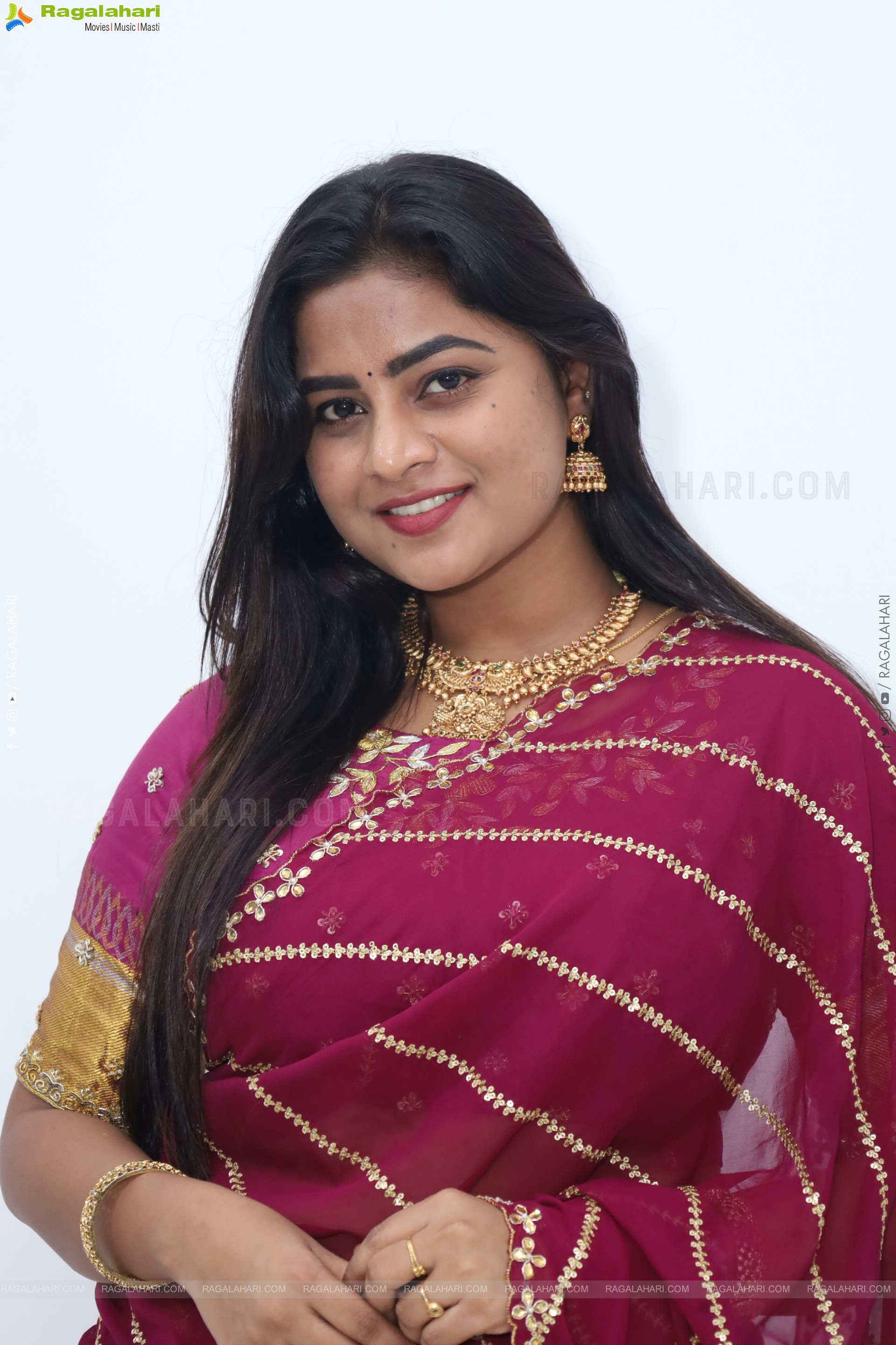 Siri Papa stills in Traditional Saree, HD Gallery