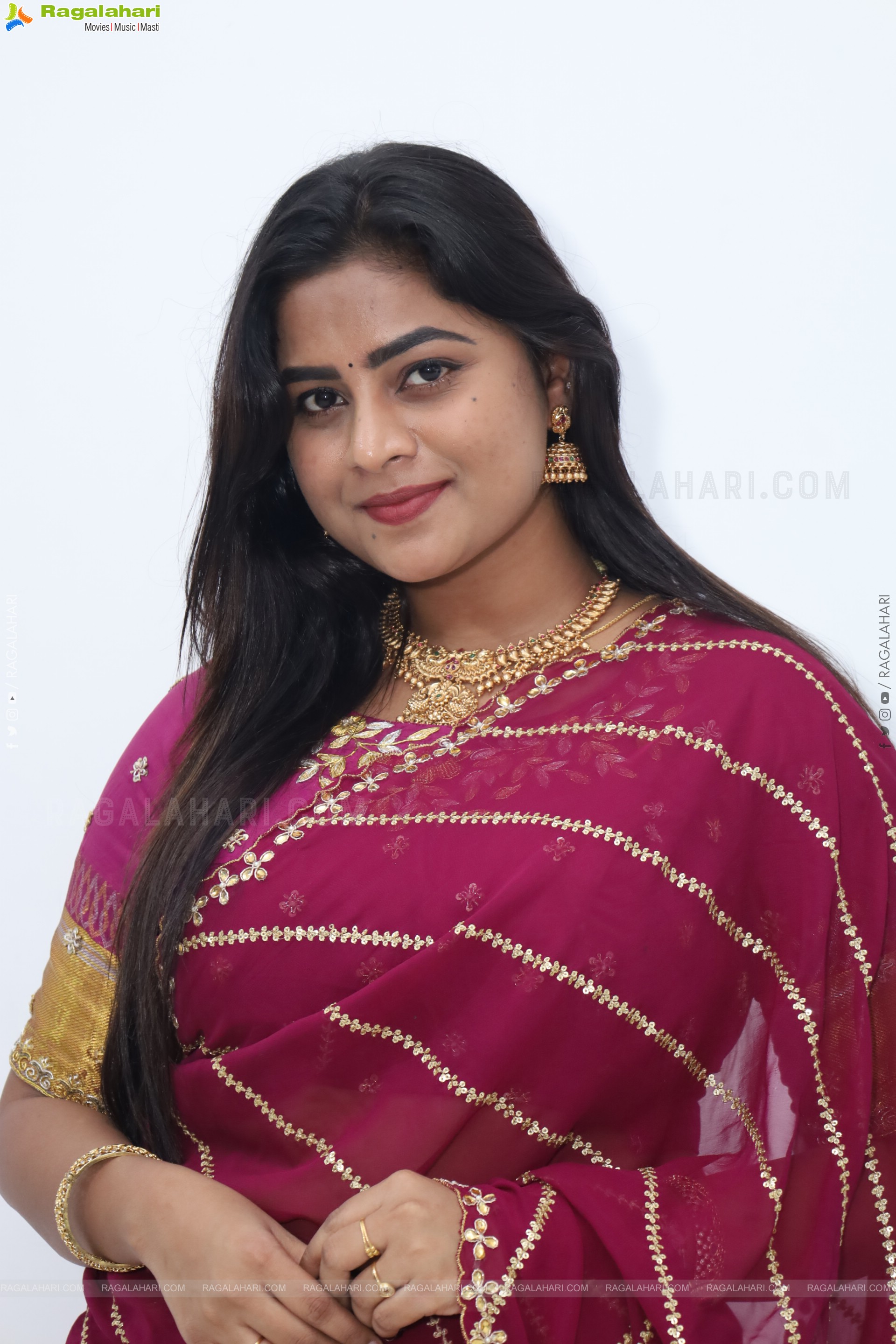 Siri Papa stills in Traditional Saree, HD Gallery