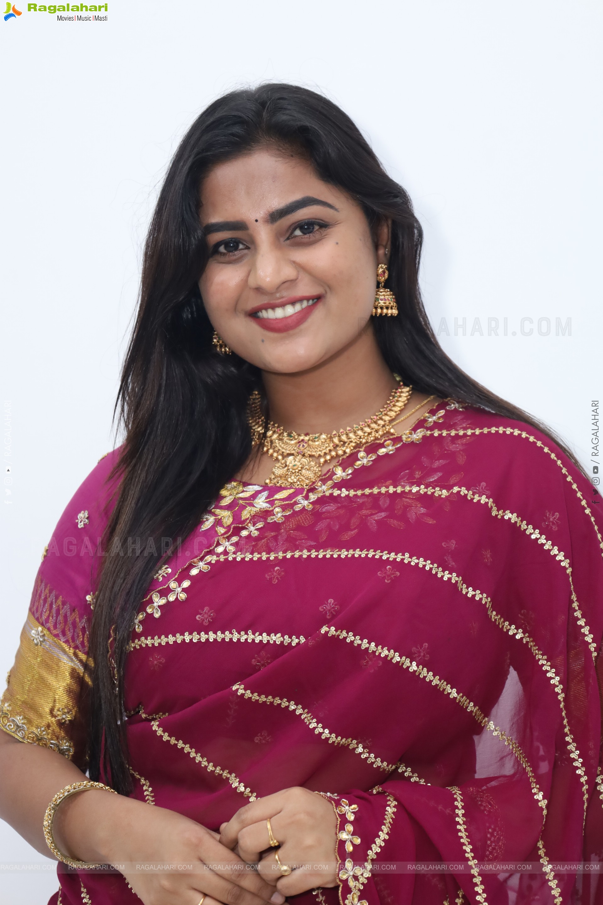Siri Papa stills in Traditional Saree, HD Gallery