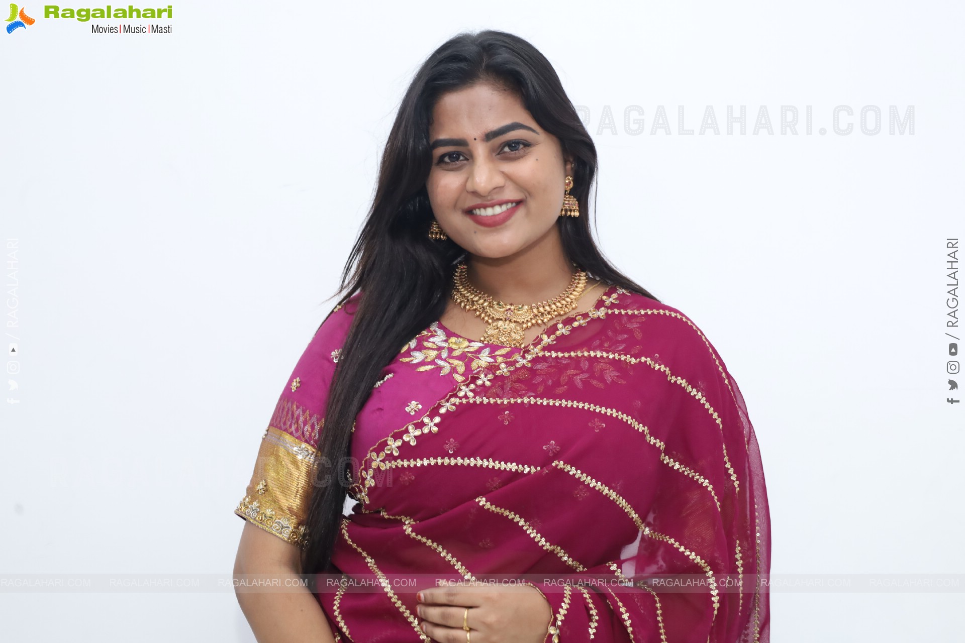 Siri Papa stills in Traditional Saree, HD Gallery