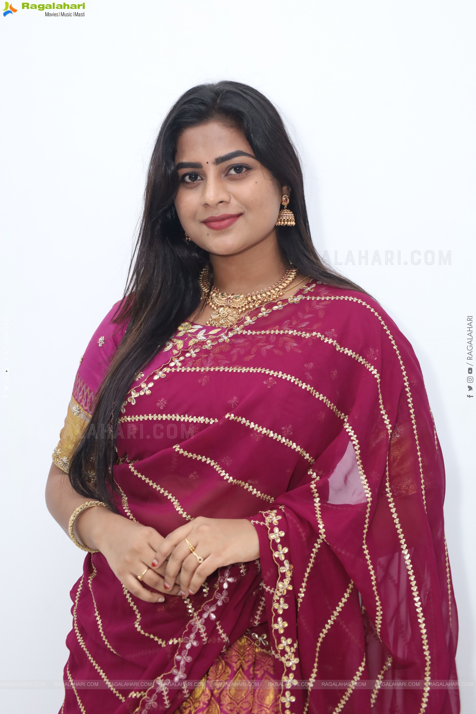 Siri Papa stills in Traditional Saree, HD Gallery