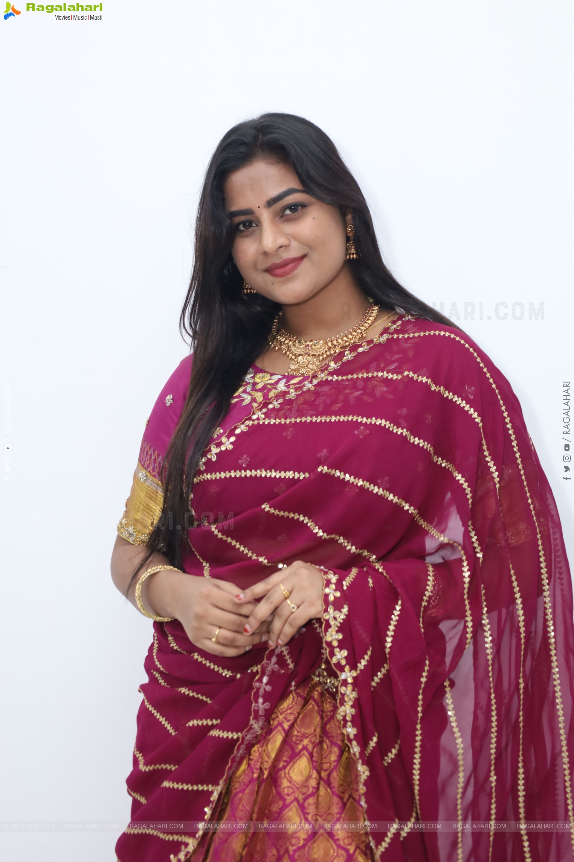 Siri Papa stills in Traditional Saree, HD Gallery