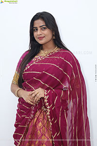 Siri Papa stills in Traditional Saree, HD Gallery