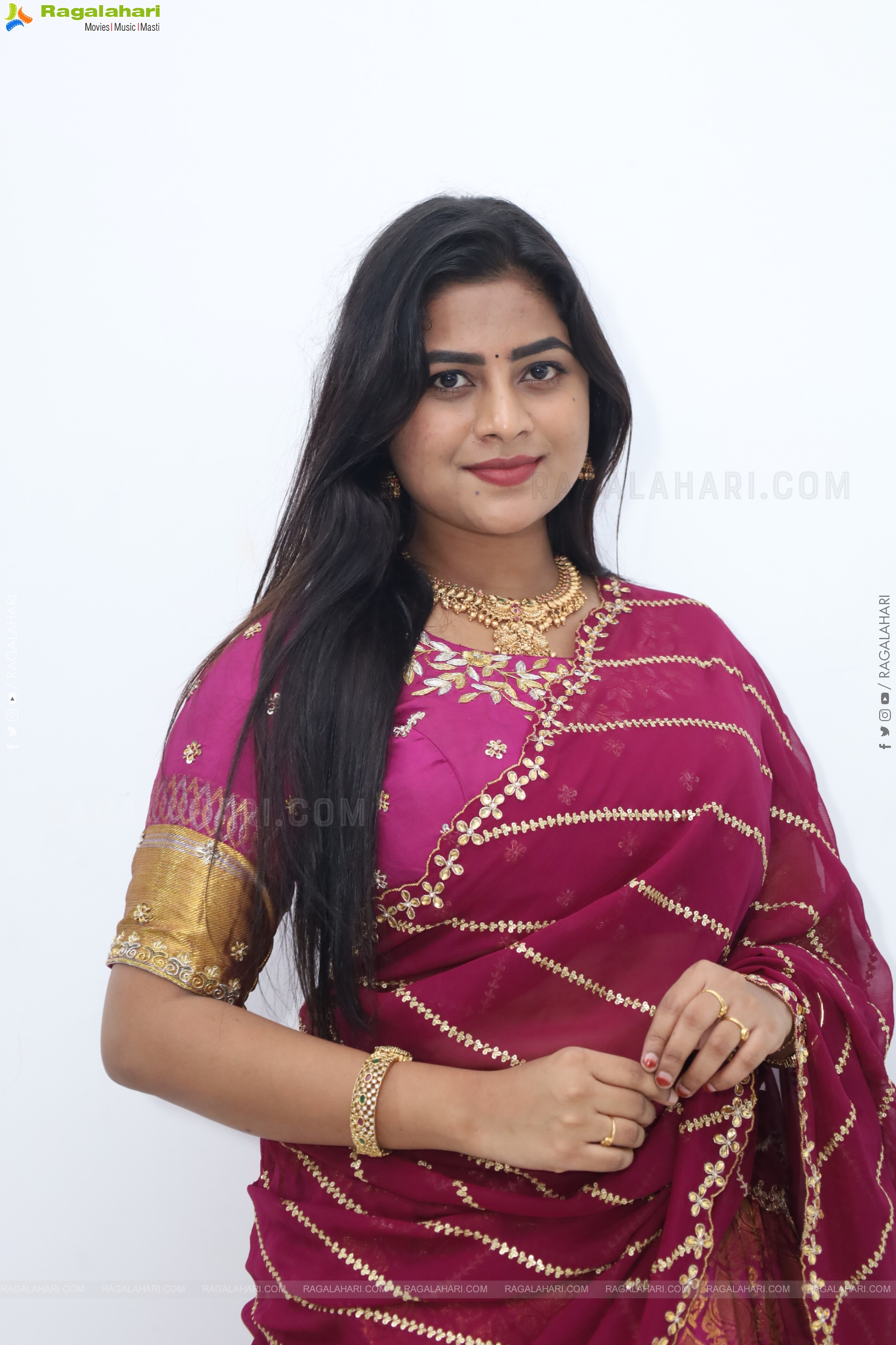 Siri Papa stills in Traditional Saree, HD Gallery