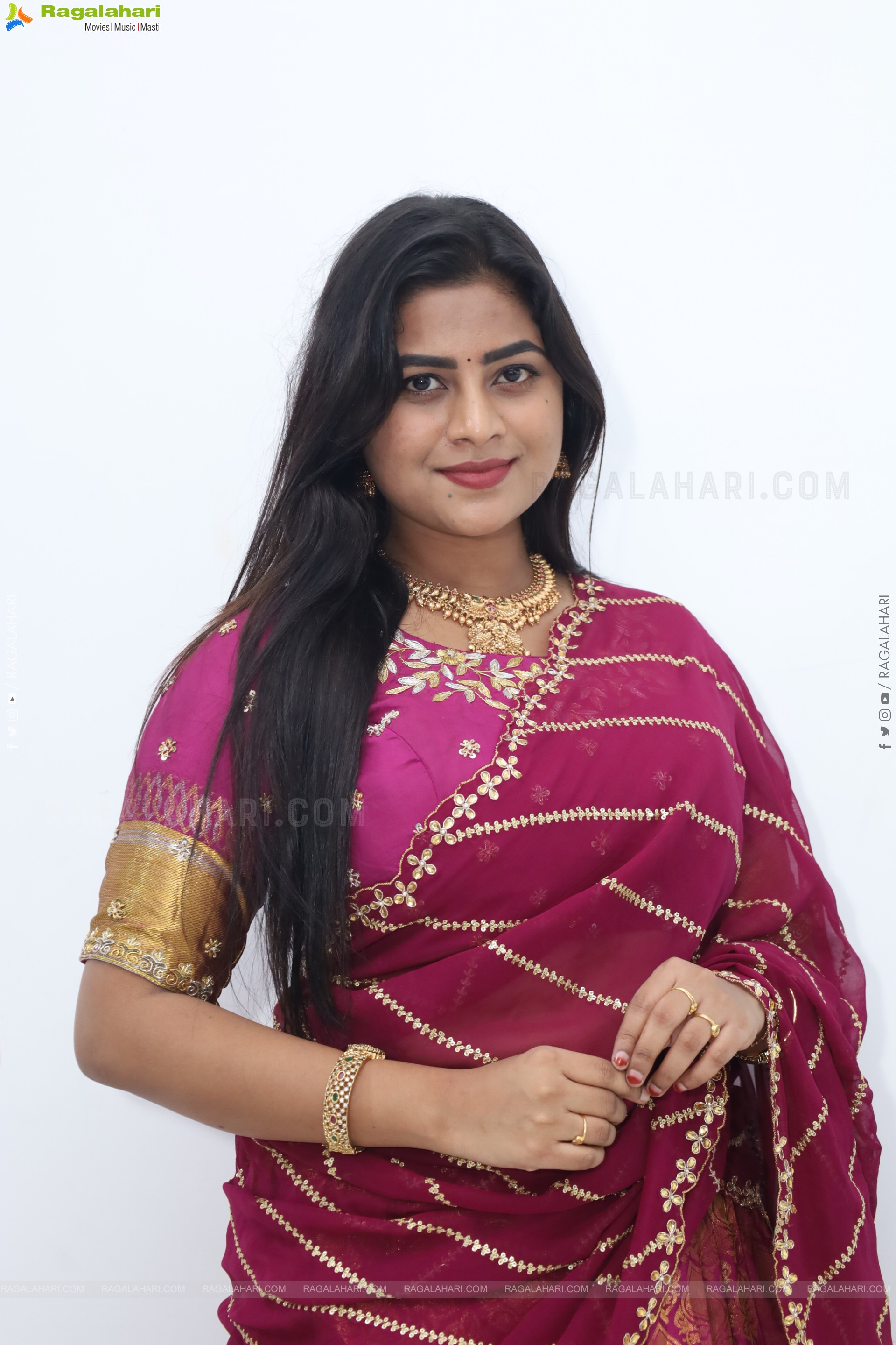 Siri Papa stills in Traditional Saree, HD Gallery
