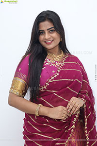 Siri Papa stills in Traditional Saree, HD Gallery