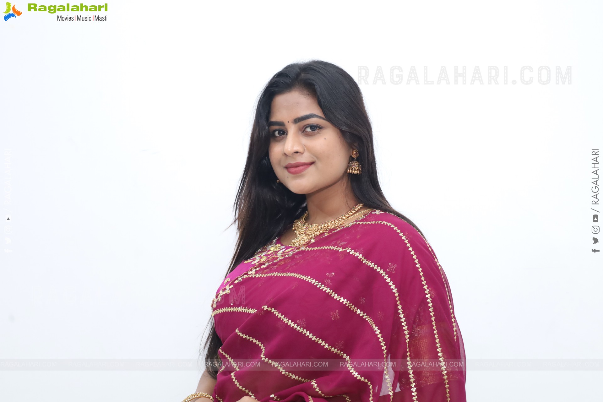 Siri Papa stills in Traditional Saree, HD Gallery