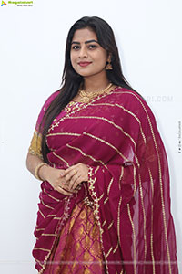 Siri Papa stills in Traditional Saree, HD Gallery