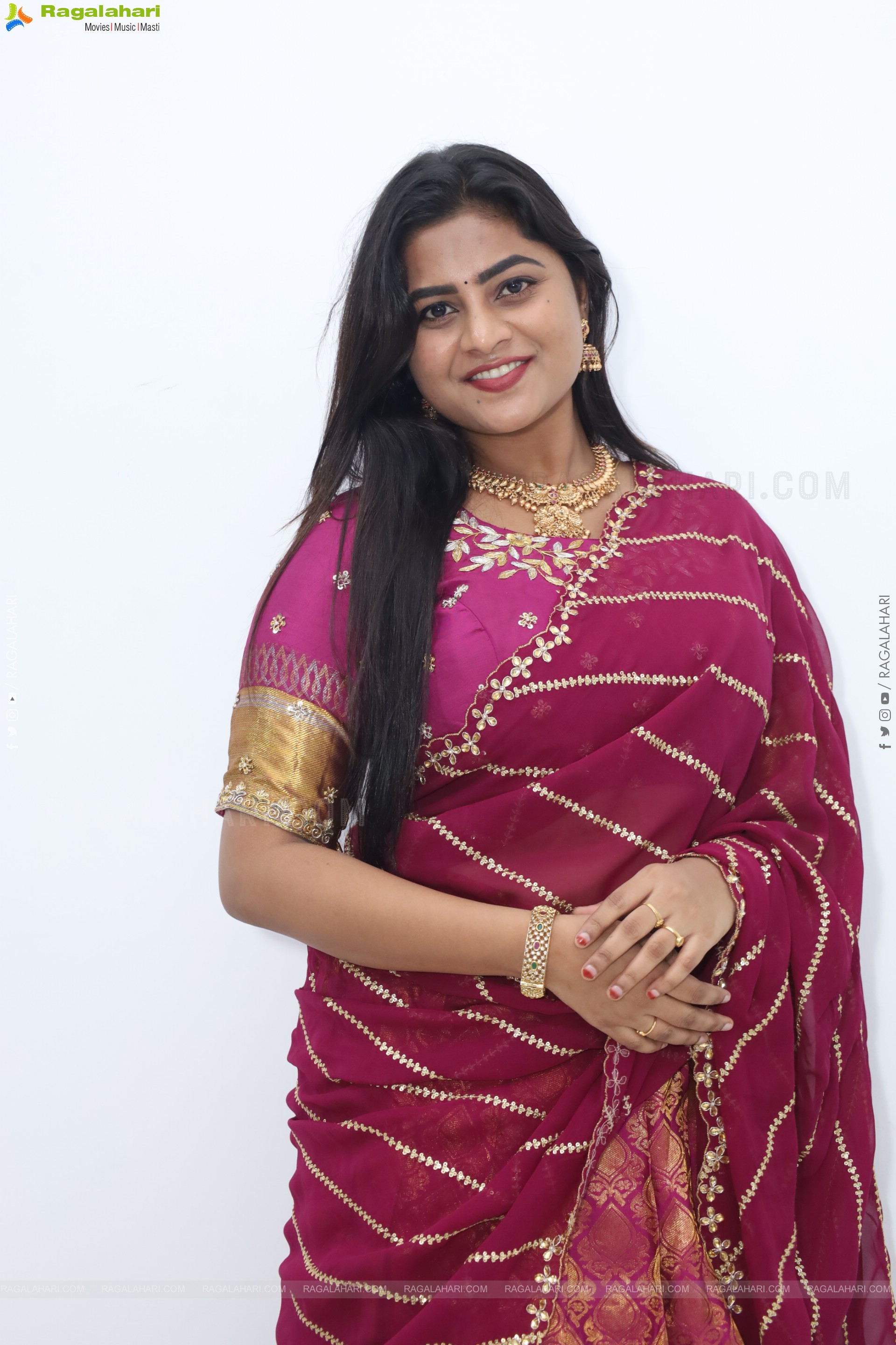Siri Papa stills in Traditional Saree, HD Gallery