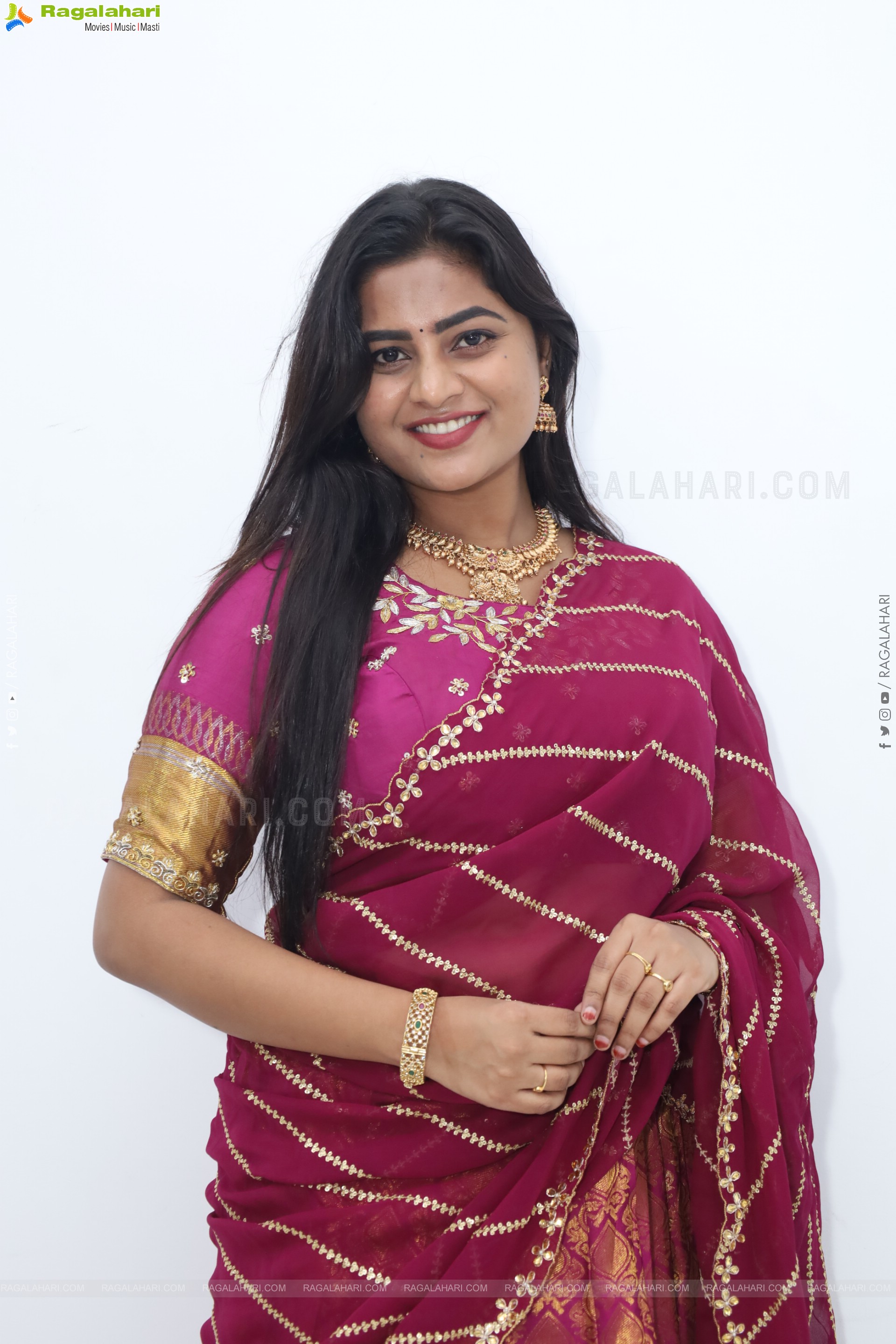 Siri Papa stills in Traditional Saree, HD Gallery