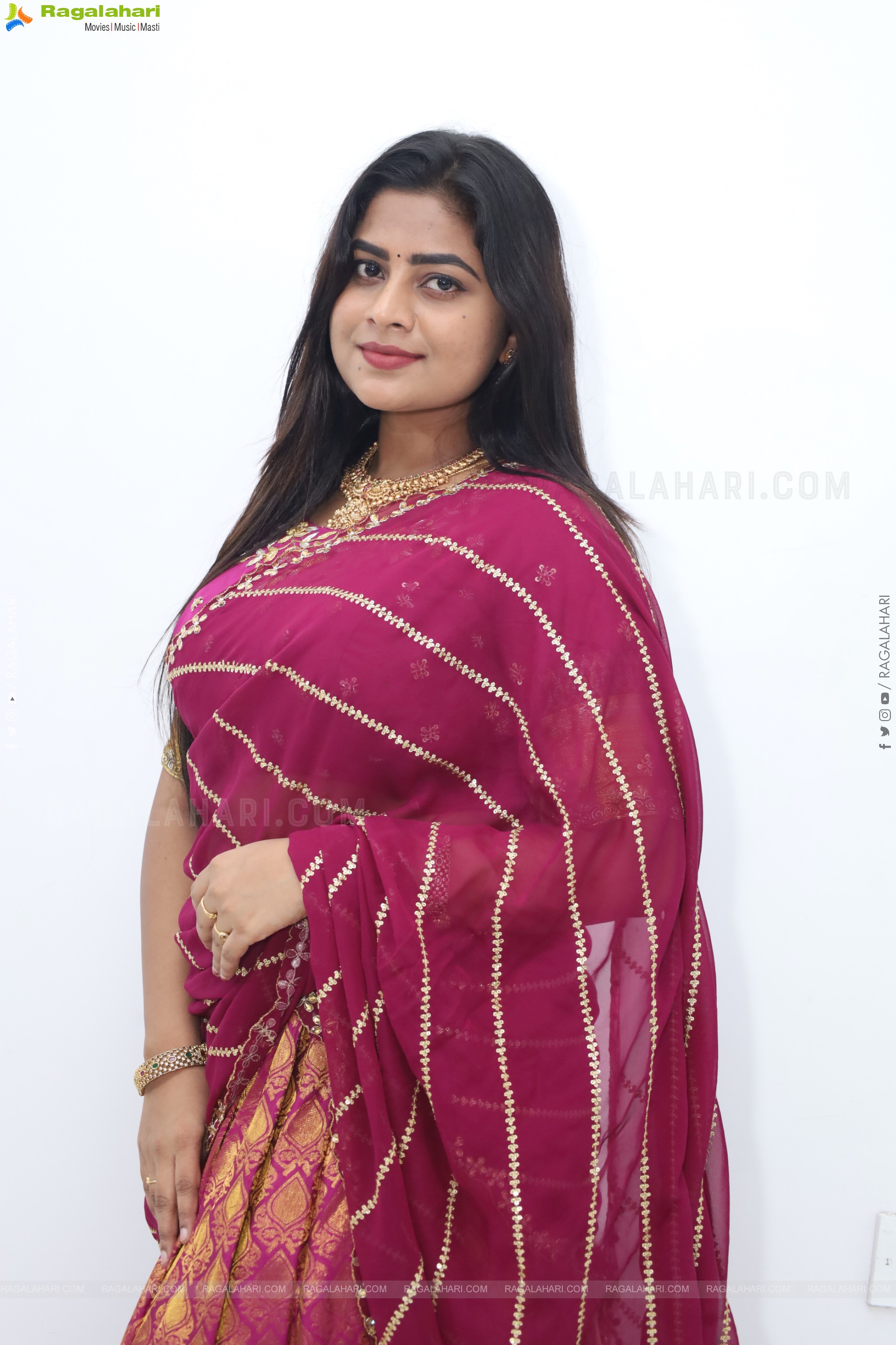 Siri Papa stills in Traditional Saree, HD Gallery
