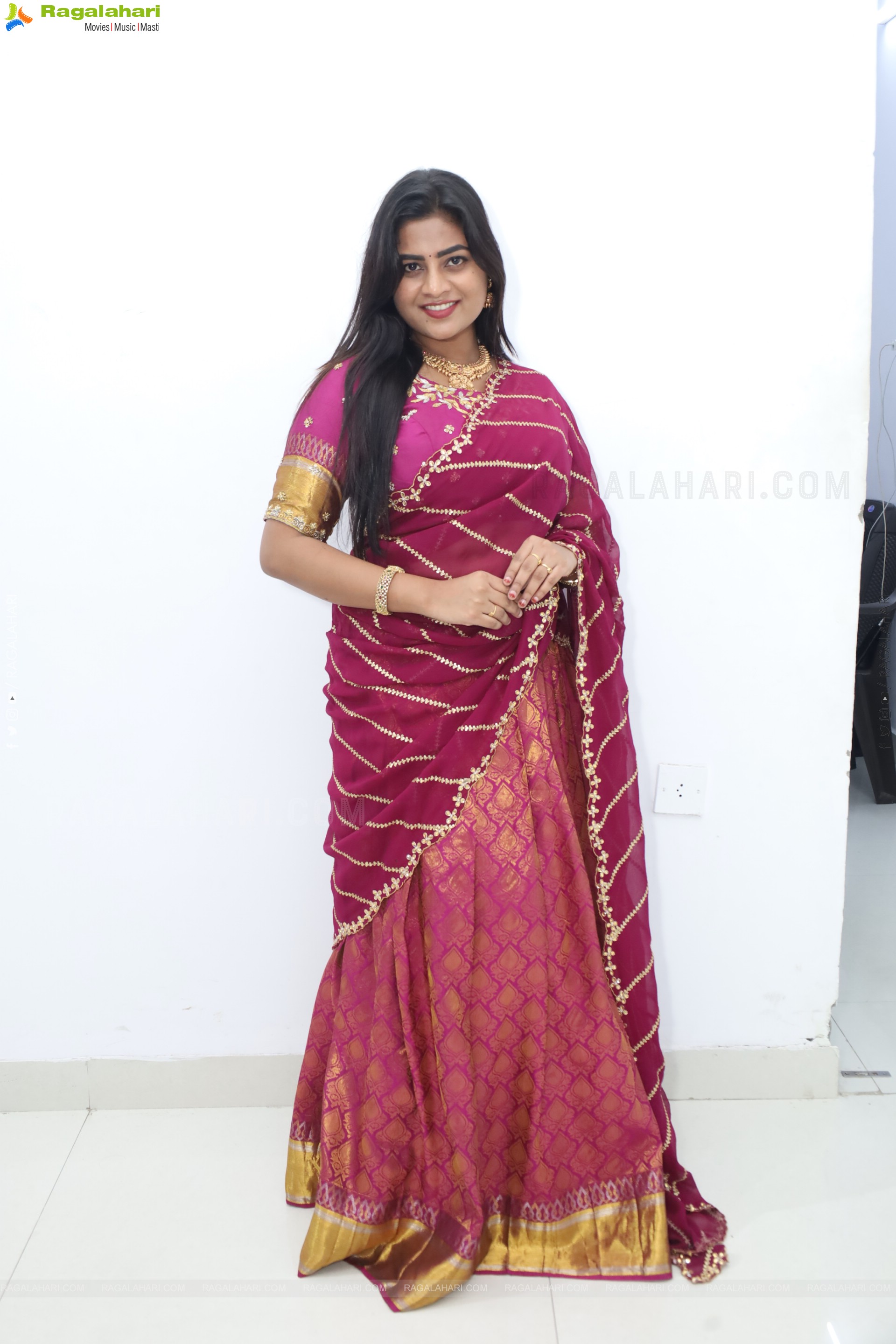 Siri Papa stills in Traditional Saree, HD Gallery