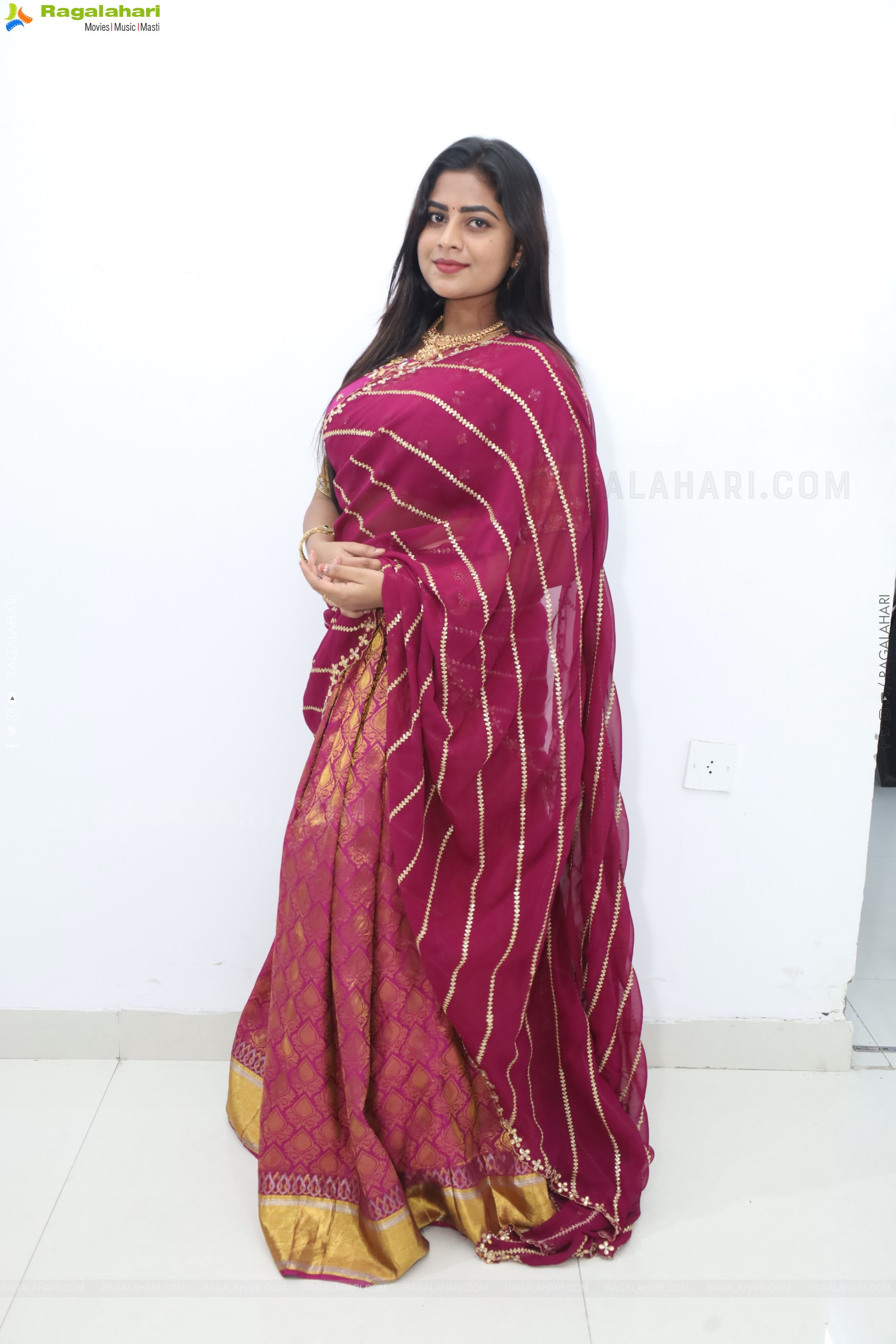 Siri Papa stills in Traditional Saree, HD Gallery