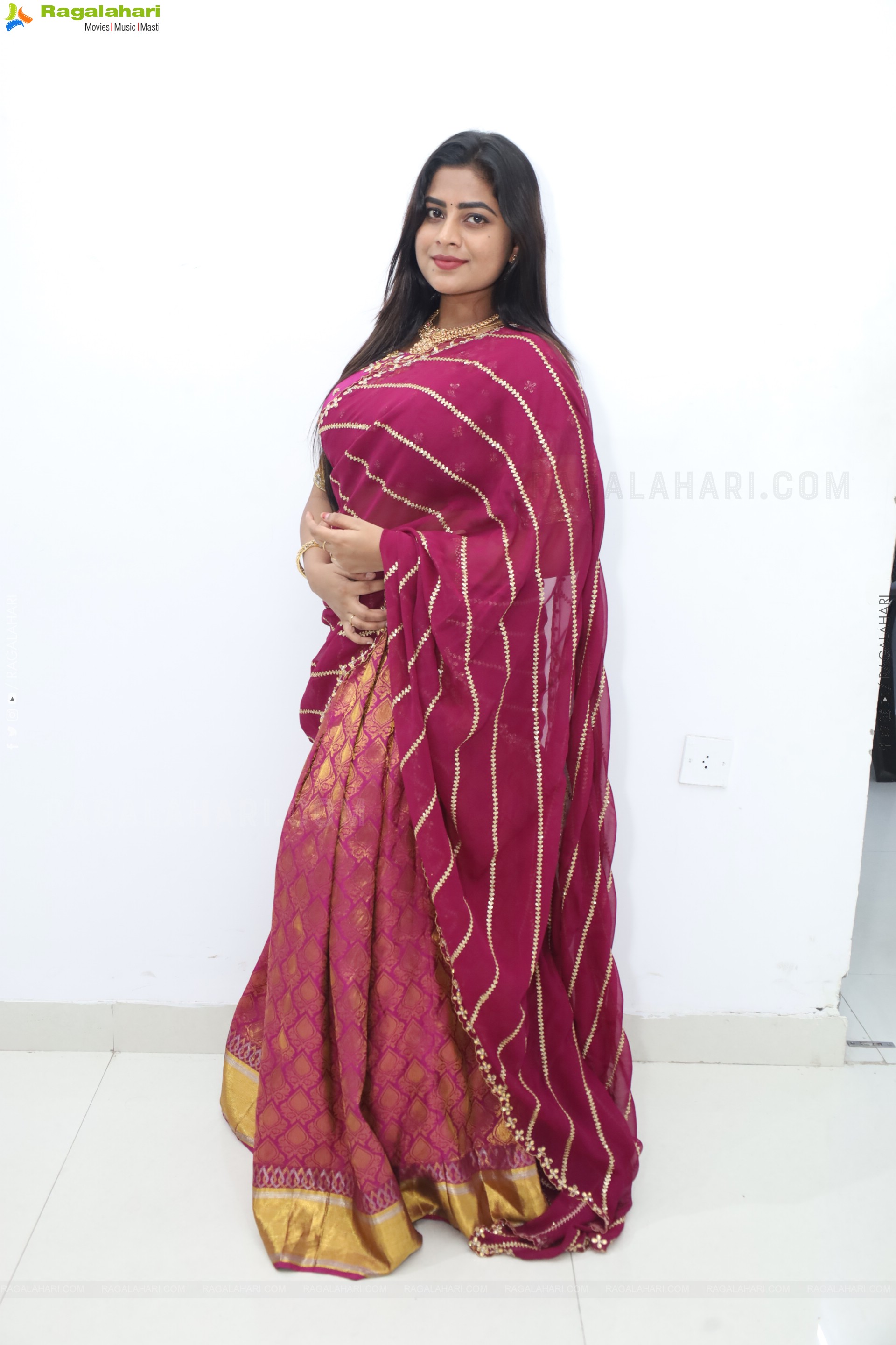 Siri Papa stills in Traditional Saree, HD Gallery