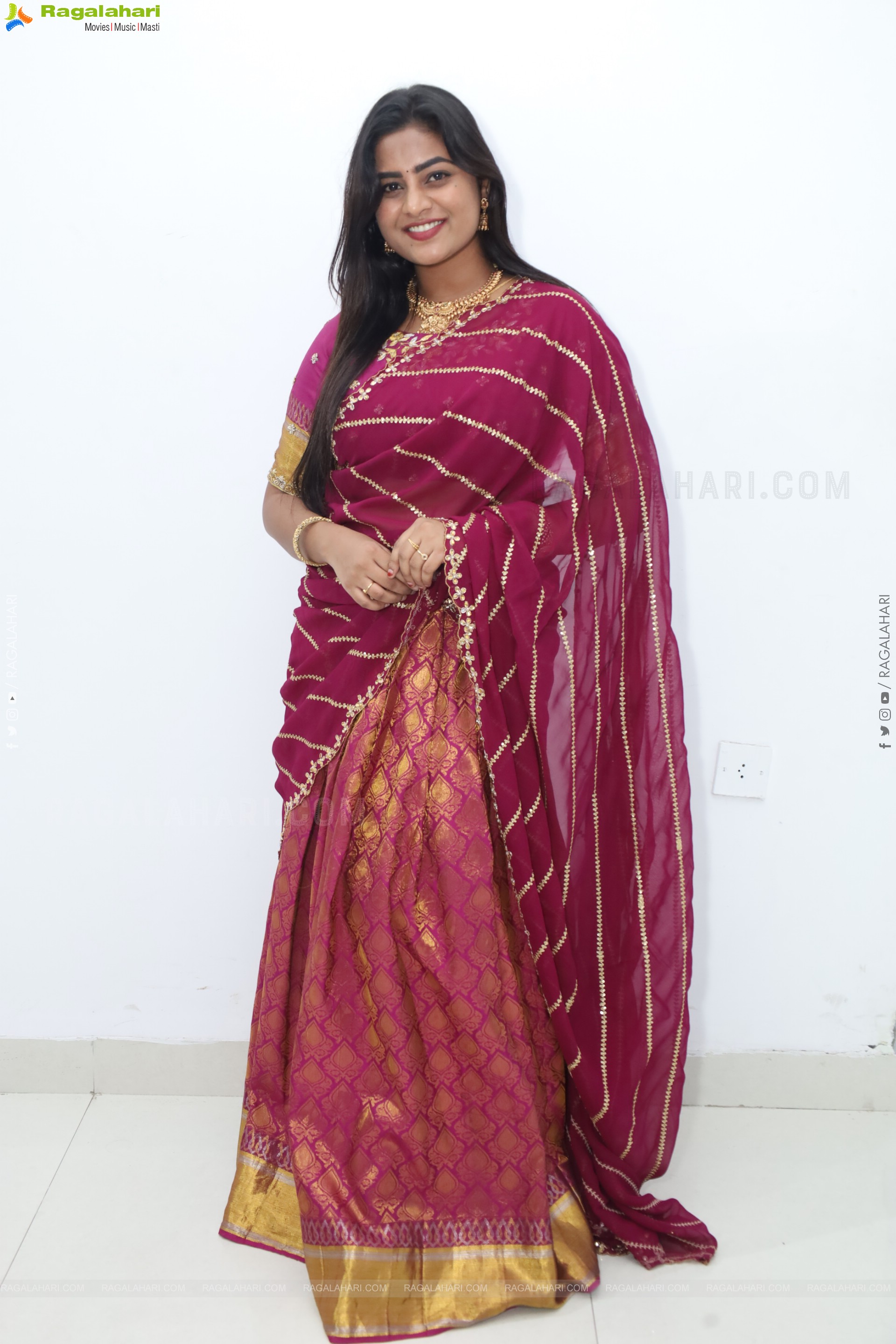 Siri Papa stills in Traditional Saree, HD Gallery