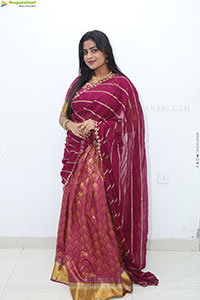 Siri Papa stills in Traditional Saree, HD Gallery