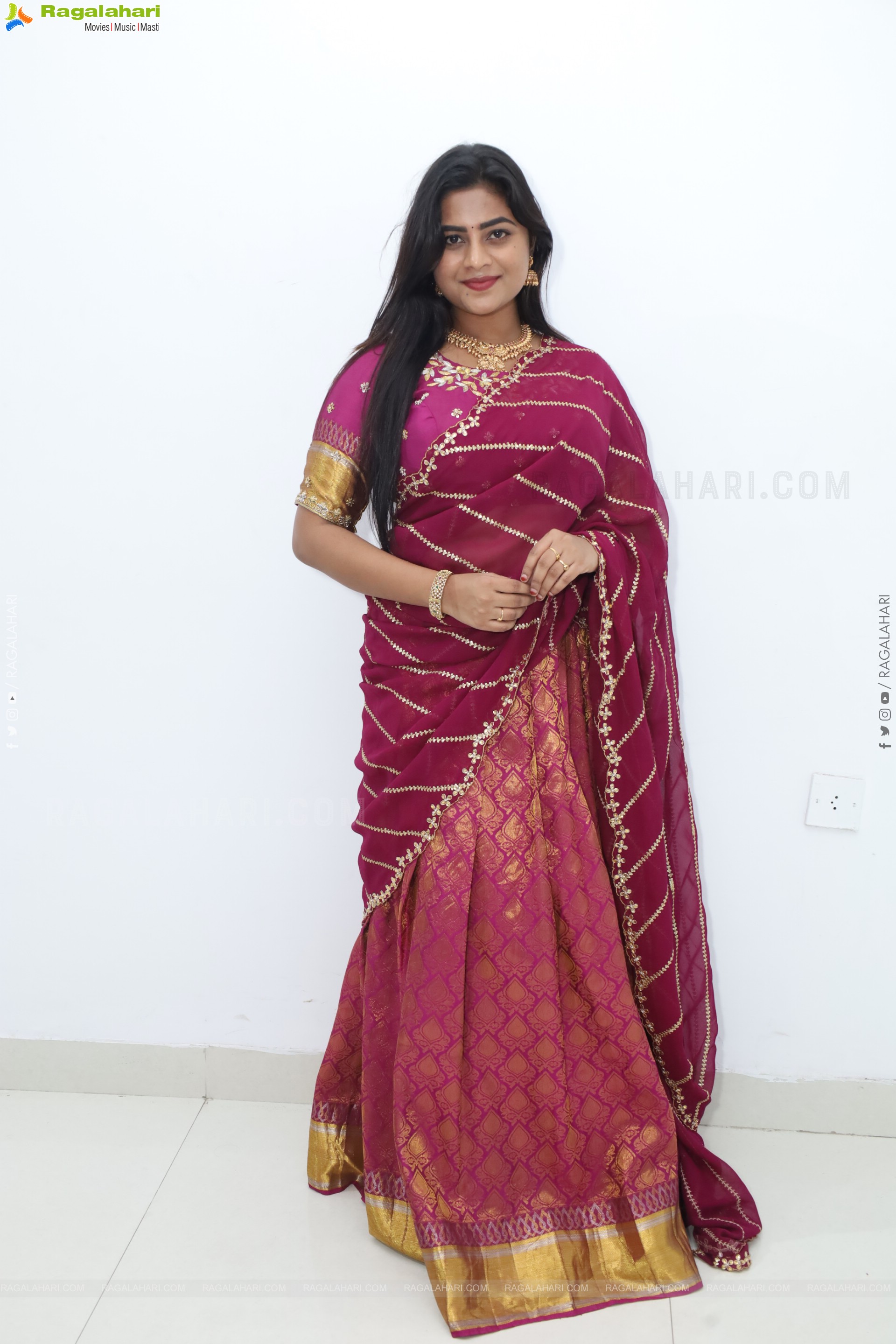Siri Papa stills in Traditional Saree, HD Gallery