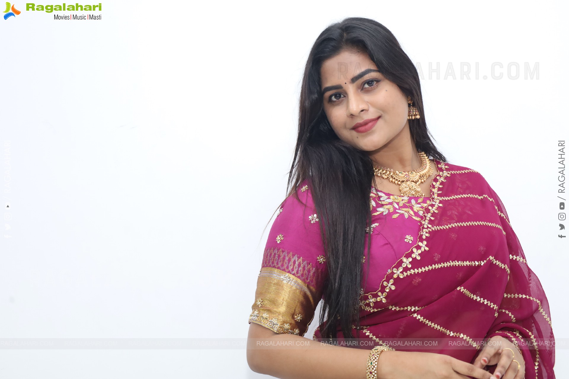 Siri Papa stills in Traditional Saree, HD Gallery