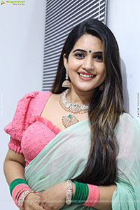 Sravanthi Chokarapu at Hi Life Exhibition Curtain Raiser