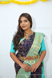 Deepthi Nageswar Glam stills in Saree, HD Gallery 
