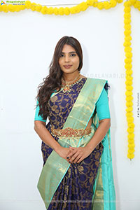 Deepthi Nageswar Glam stills in Saree, HD Gallery 