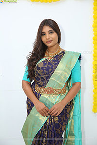 Deepthi Nageswar Glam stills in Saree, HD Gallery 