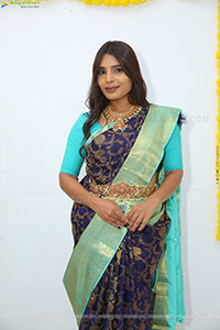 Deepthi Nageswar Glam stills in Saree, HD Gallery 
