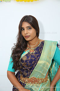 Deepthi Nageswar Glam stills in Saree, HD Gallery 