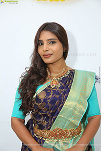 Deepthi Nageswar Glam stills in Saree, HD Gallery 