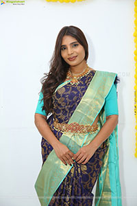Deepthi Nageswar Glam stills in Saree, HD Gallery 