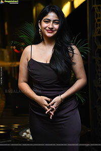 Nakshatra stills at Thella Kaagitham Pre Release Event