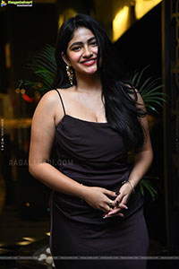 Nakshatra stills at Thella Kaagitham Pre Release Event