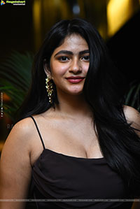Nakshatra stills at Thella Kaagitham Pre Release Event