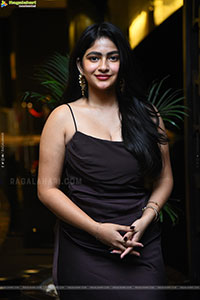 Nakshatra stills at Thella Kaagitham Pre Release Event