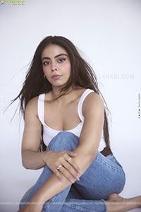 Prarthana Chabria Latest Glam Photoshoot Stills, HD Gallery 
