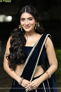 Rashi Singh at Ramba Oorvasi Menaka Prerelease Event