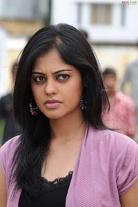 Bindu Madhavi Photo Gallery from Pilla Zamindar