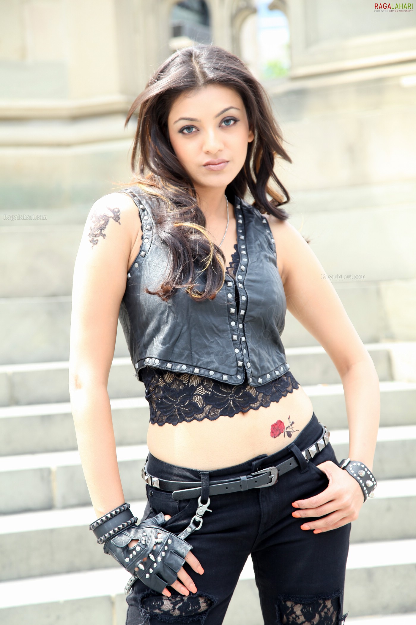 Kajal Aggarwal Rose Tattoo on her Midriff from Dhada Movie, Gallery, Images