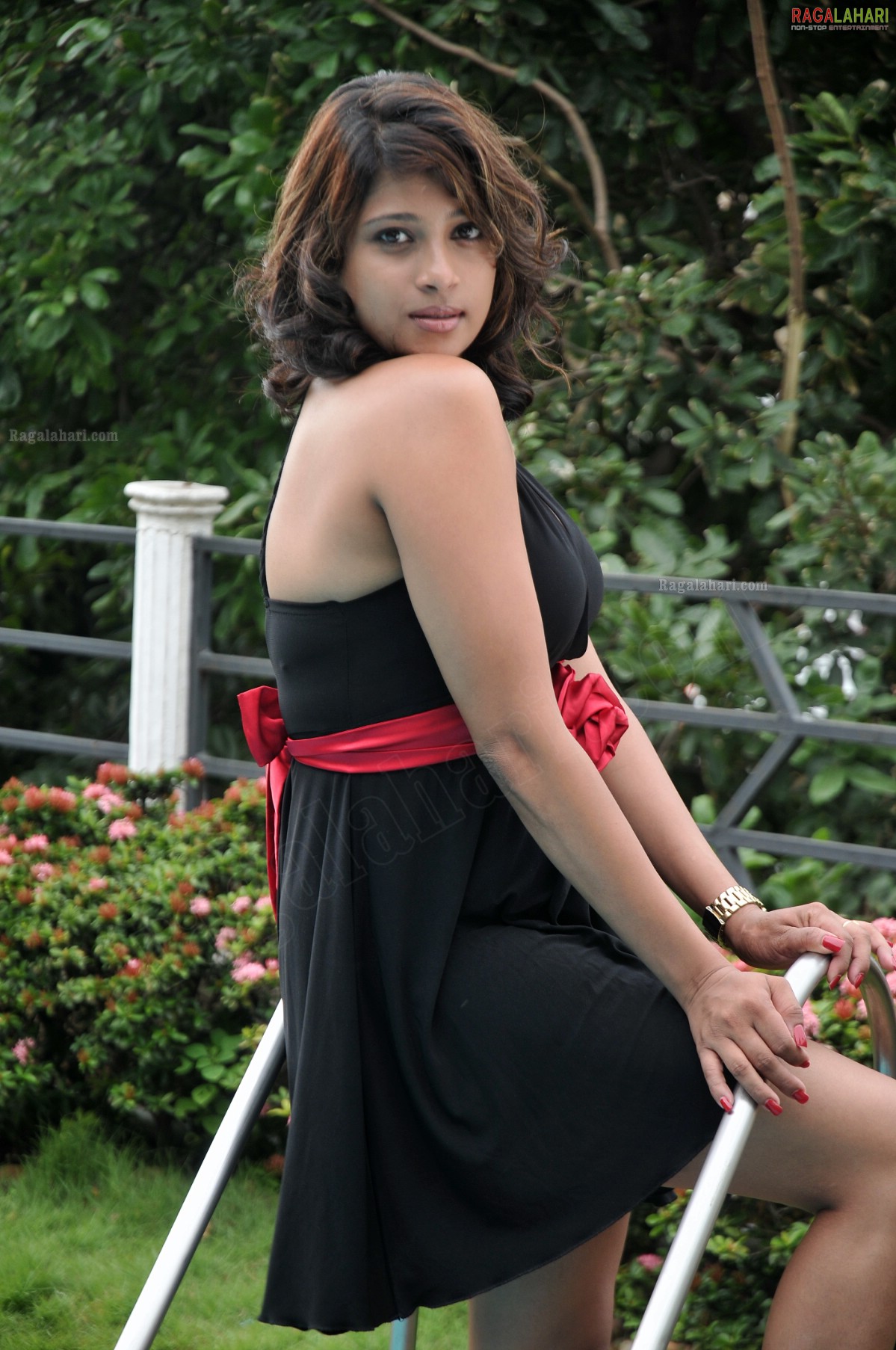 Nadeesha Hemamali (Hi-Res)
