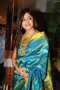 poonam kaur