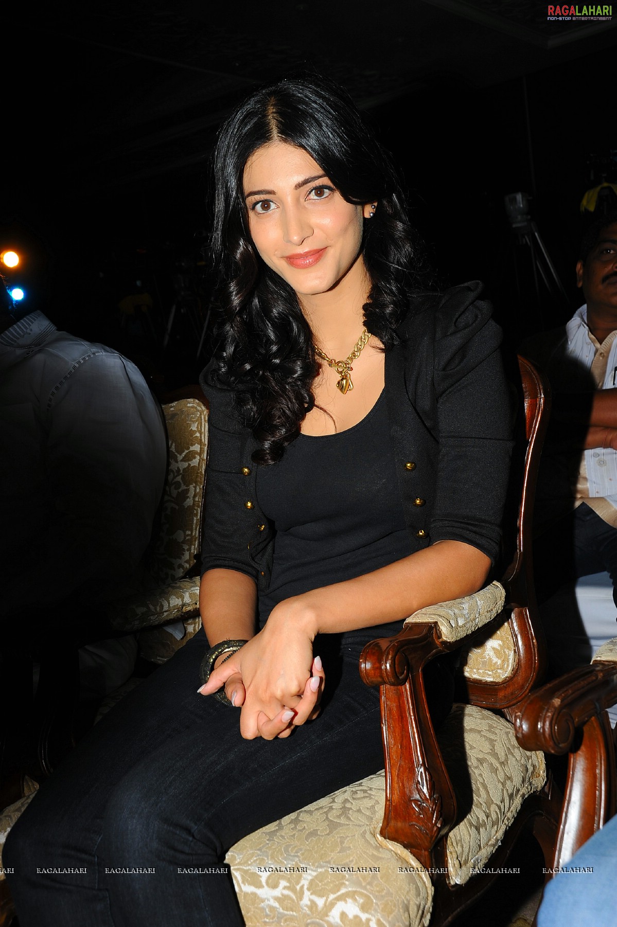 Shruthi Haasan (Hi-Res)